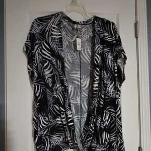 Cato Monochrome Leaf Pattern Wrap Blouse With Short Sleeves Size 22/24